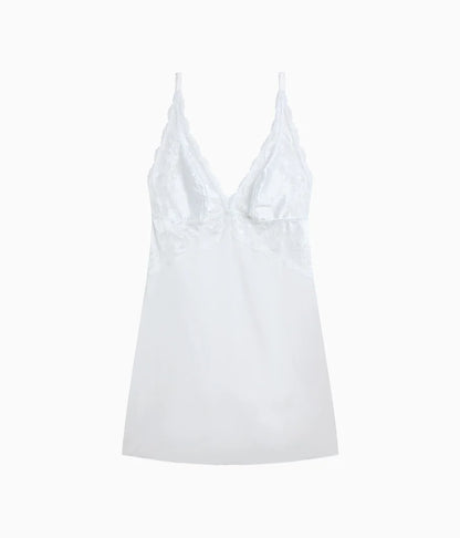 Modern Affair Chemise: White